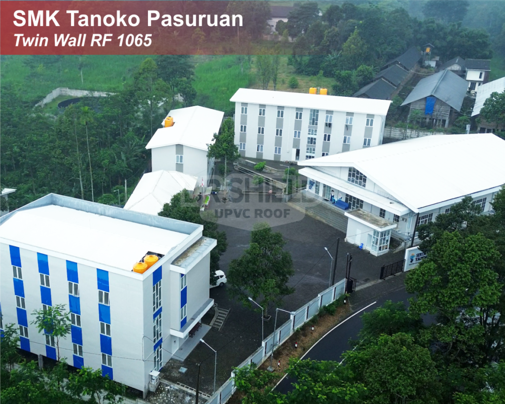 Bangunan SMK Tanoko yang menggunakan atap UPVC DR.SHIELD sebagai solusi atap kuat, tahan panas, dan awet.