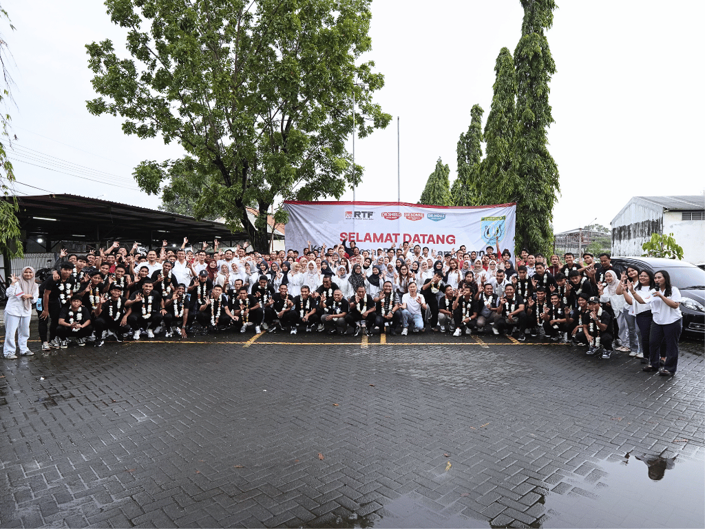 kunjungan persela ke pabrik dr.shield