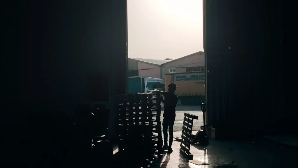 cara mengurangi panas pada gudang